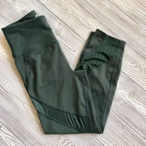 Avia size XS olive green capri legging